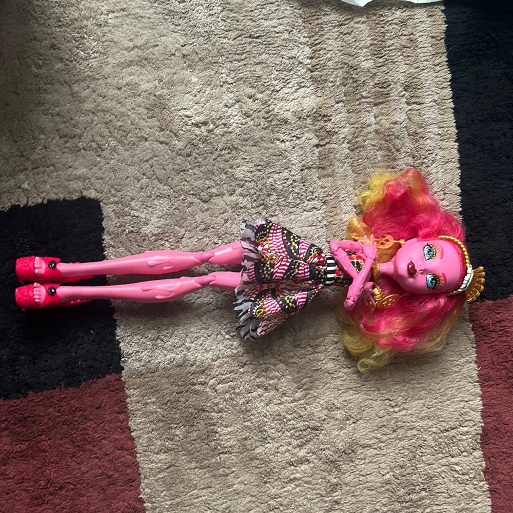 Frightfully tall Gooliope jellington complete with dress & accessories